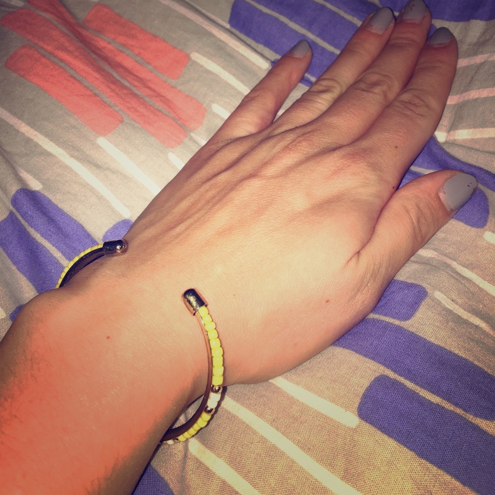 Yellow bracelet🌼 - Picture 3 of 4