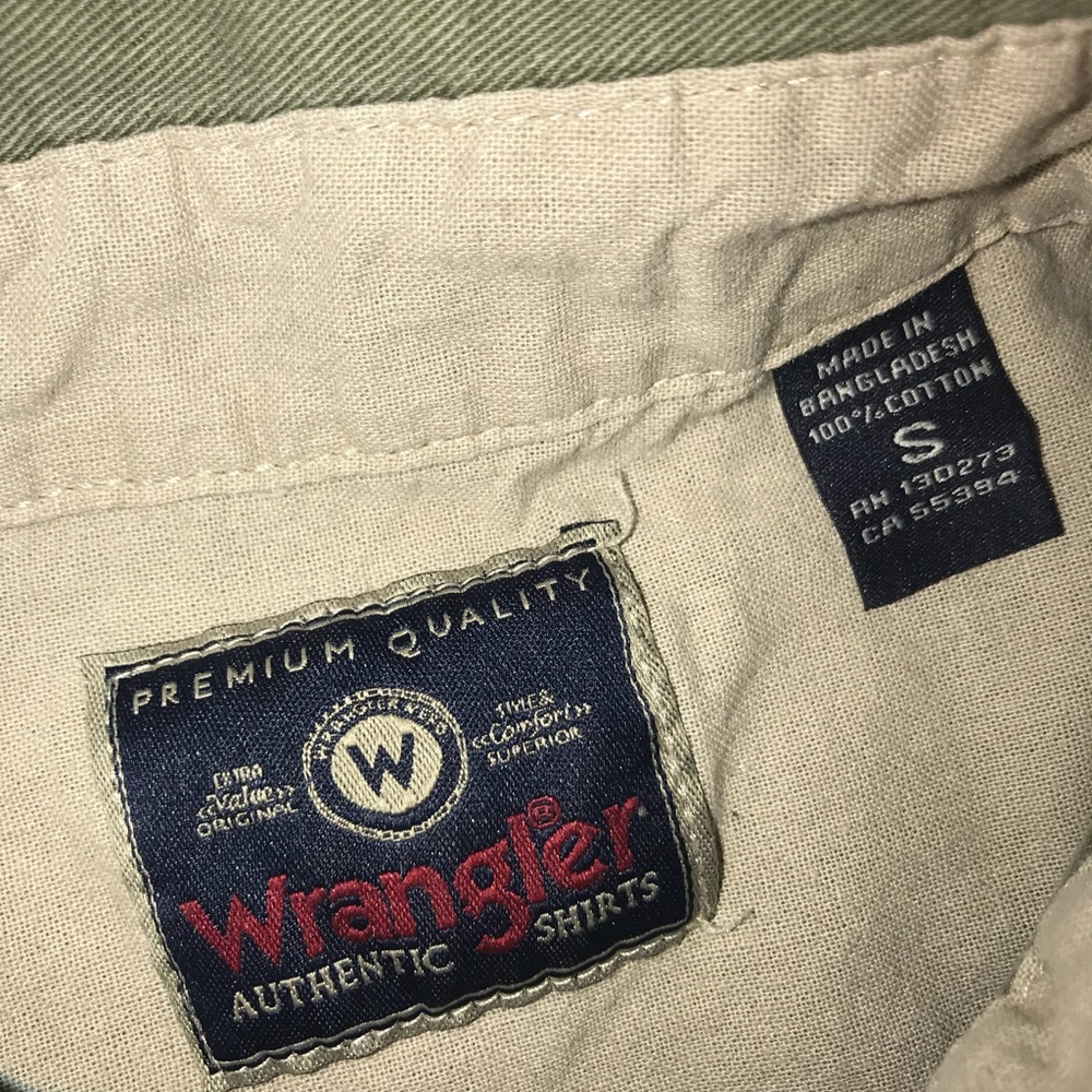Wrangler Authentic Button down - Picture 3 of 3