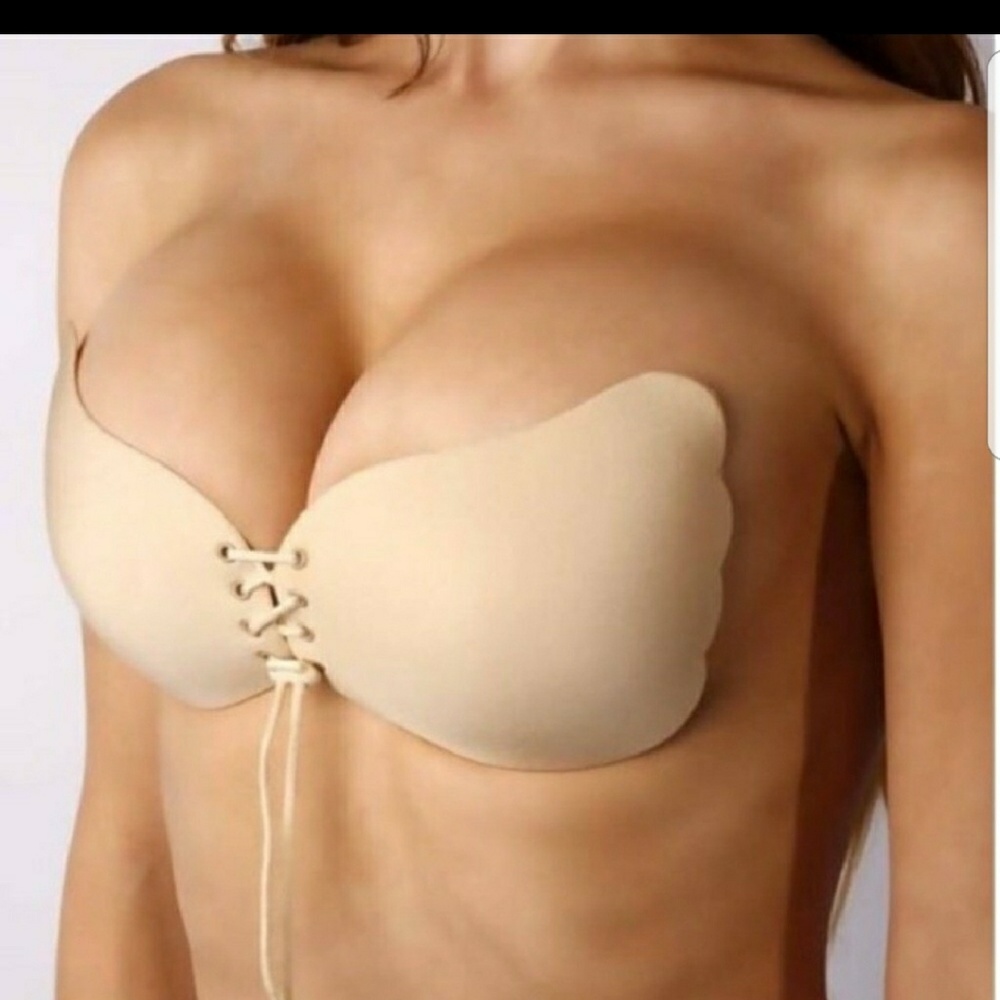 Cleavage No straps, No back Bra