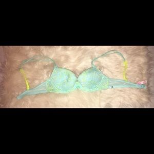 vs pink bra never worn