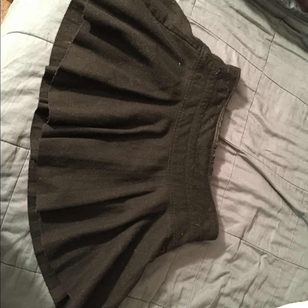 Black pleated mini skirt