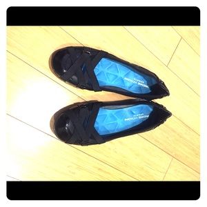 Black patent flats with elastic detail sz 7