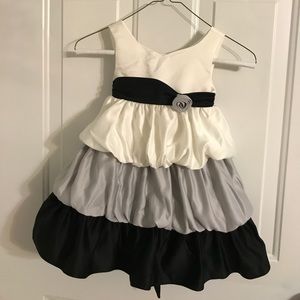 BNWT GORGEOUS STUNNING DRESS back zip closure bow