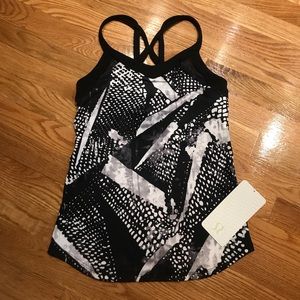 NWT Lululemon Free Flowing Tank Black & White