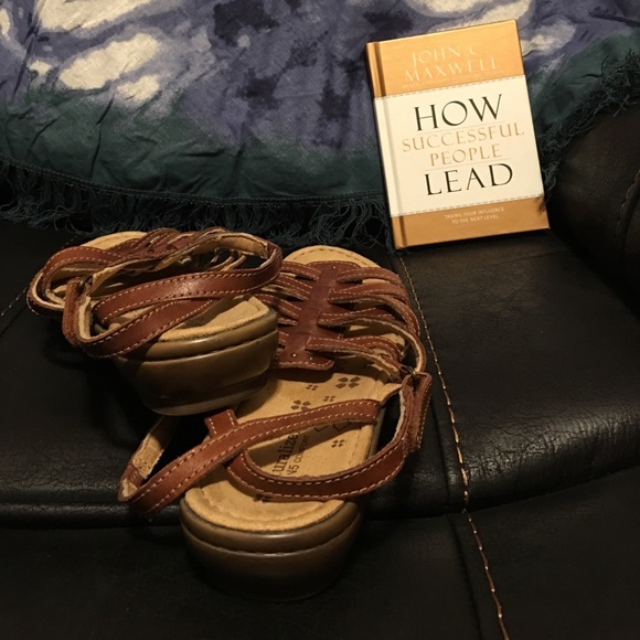 Naturalizer N5 Leather Comfort sandals - Picture 3 of 8