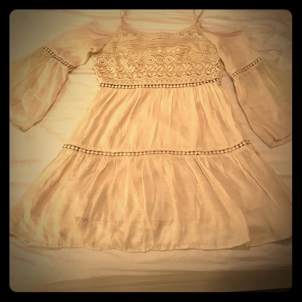 Cut-Out-Peek-A-BOO-Shoulder-BOHO-Chic-Lace dress