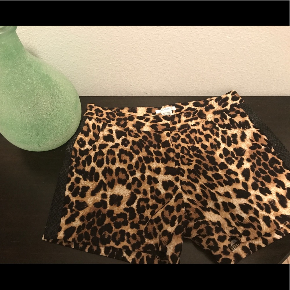 Esley stylish leopard print shorts - Picture 2 of 5