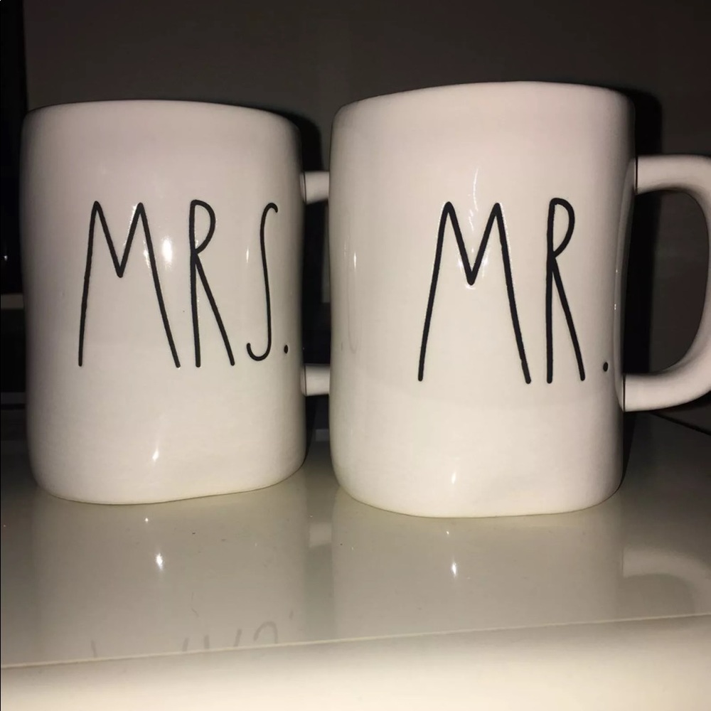 Rae Dunn Mug Set