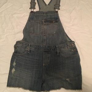 Short overalls