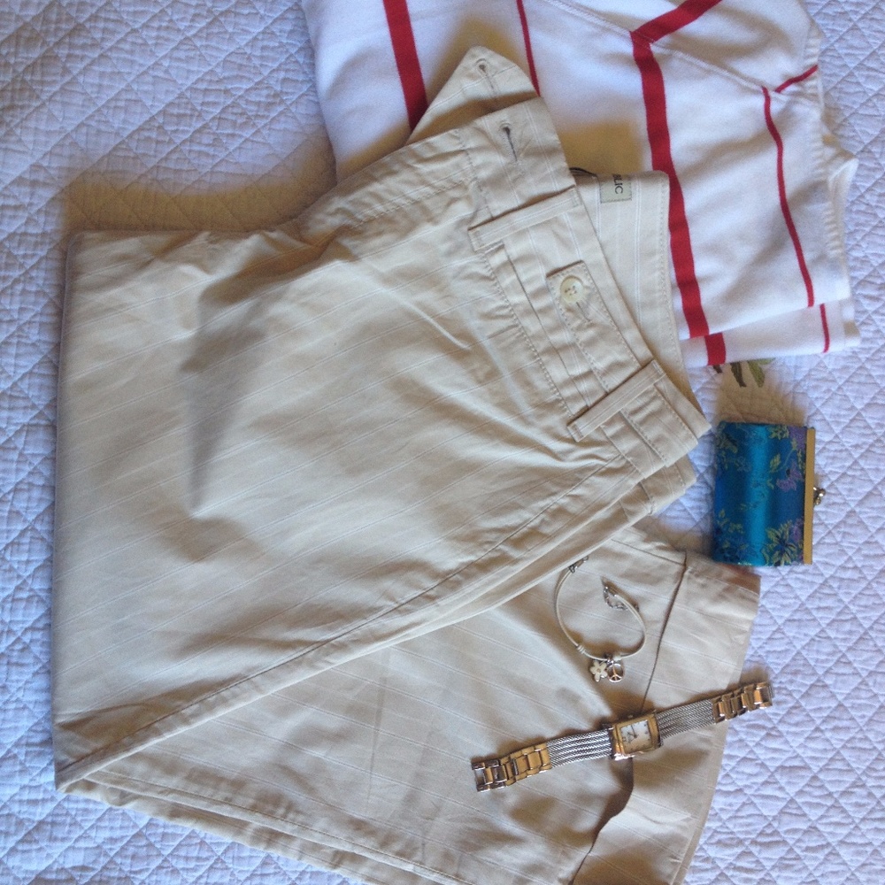 **SOLD**Banana Republic Capri Pants