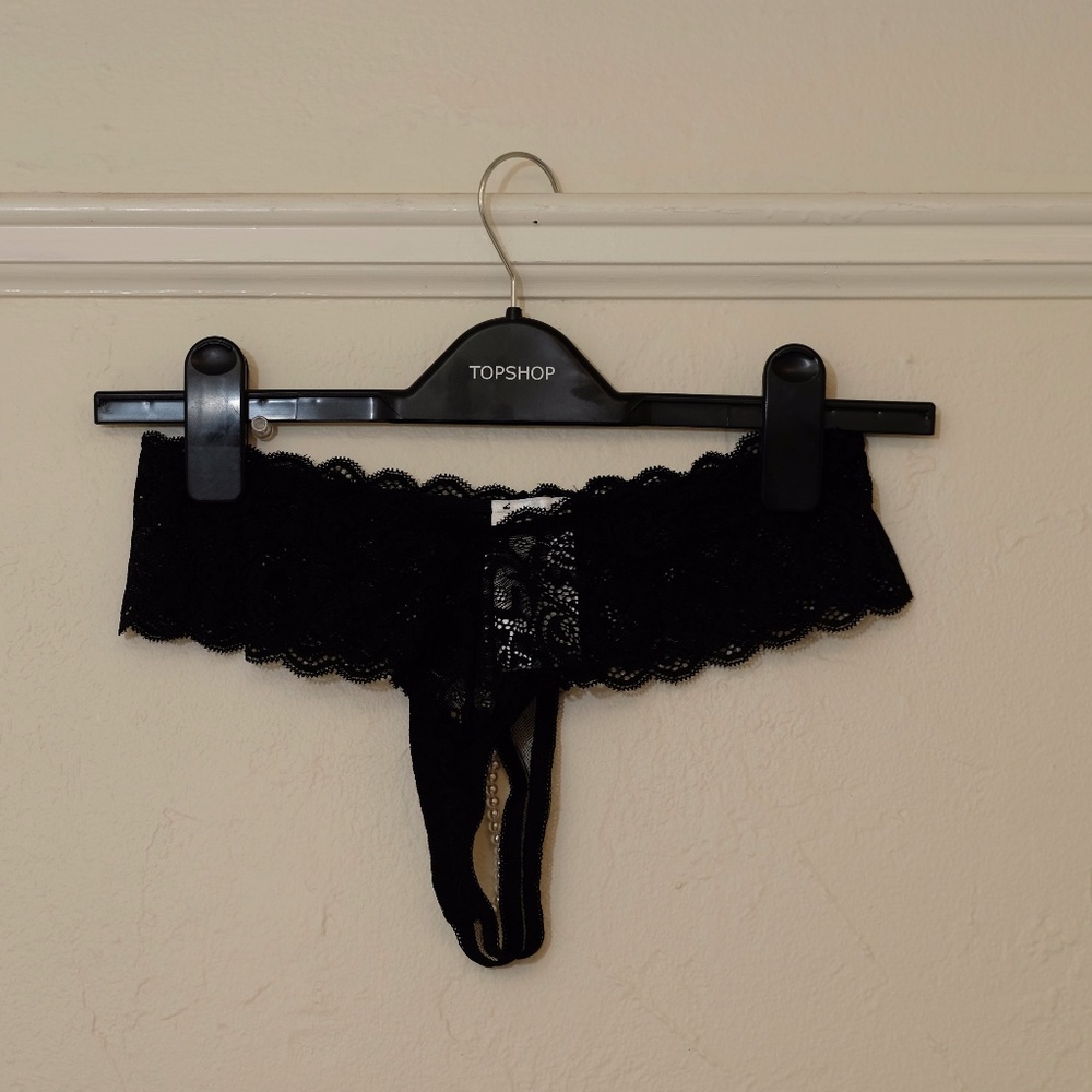 Black lace thong with pearls