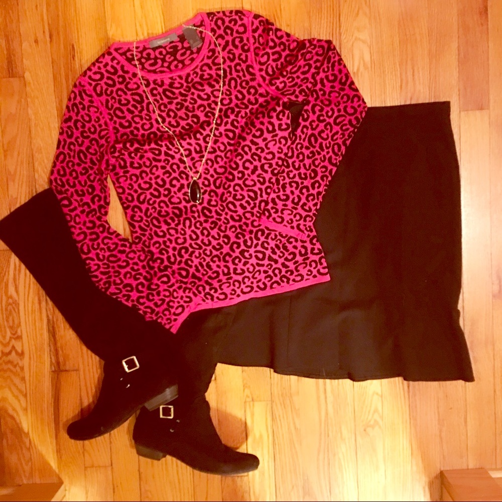 🙋🏼Liz Claiborne Pink/Black Leopard Pullover- S