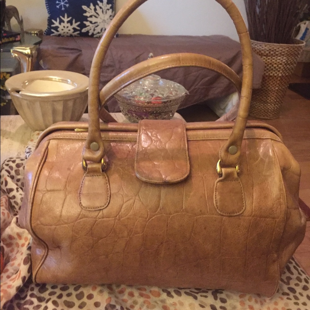 COURTNEY ALL LEATHER overnight Satchel.❌❌FLASH ❌❌