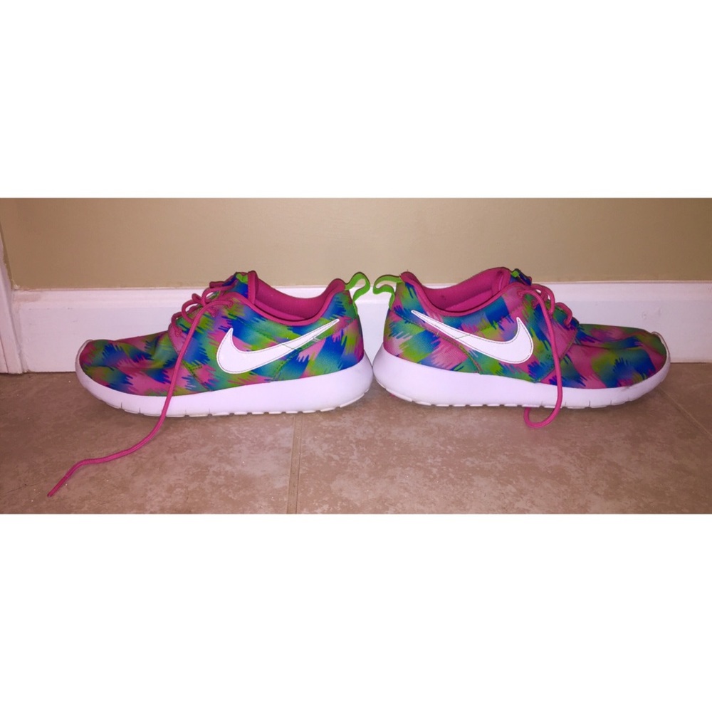 ✨ SOLD ✨Nike Roshes