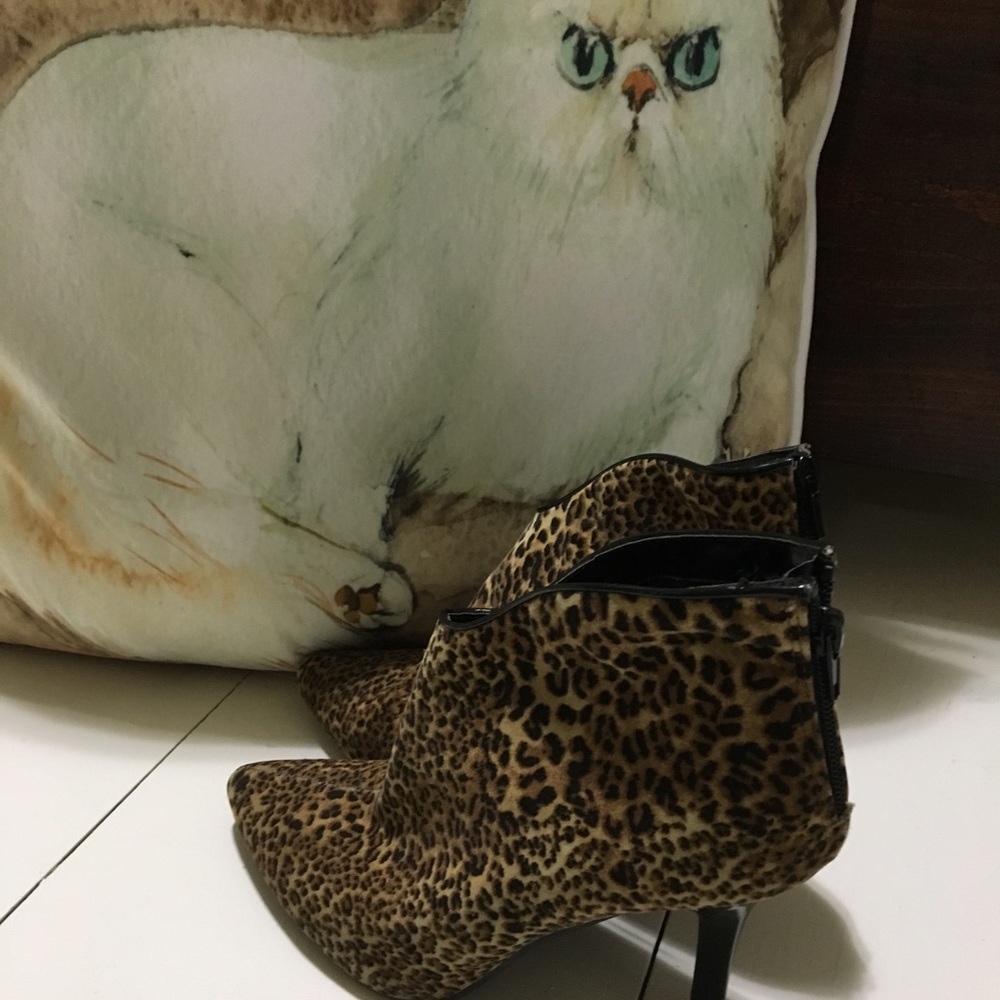 Leopard heeled booties