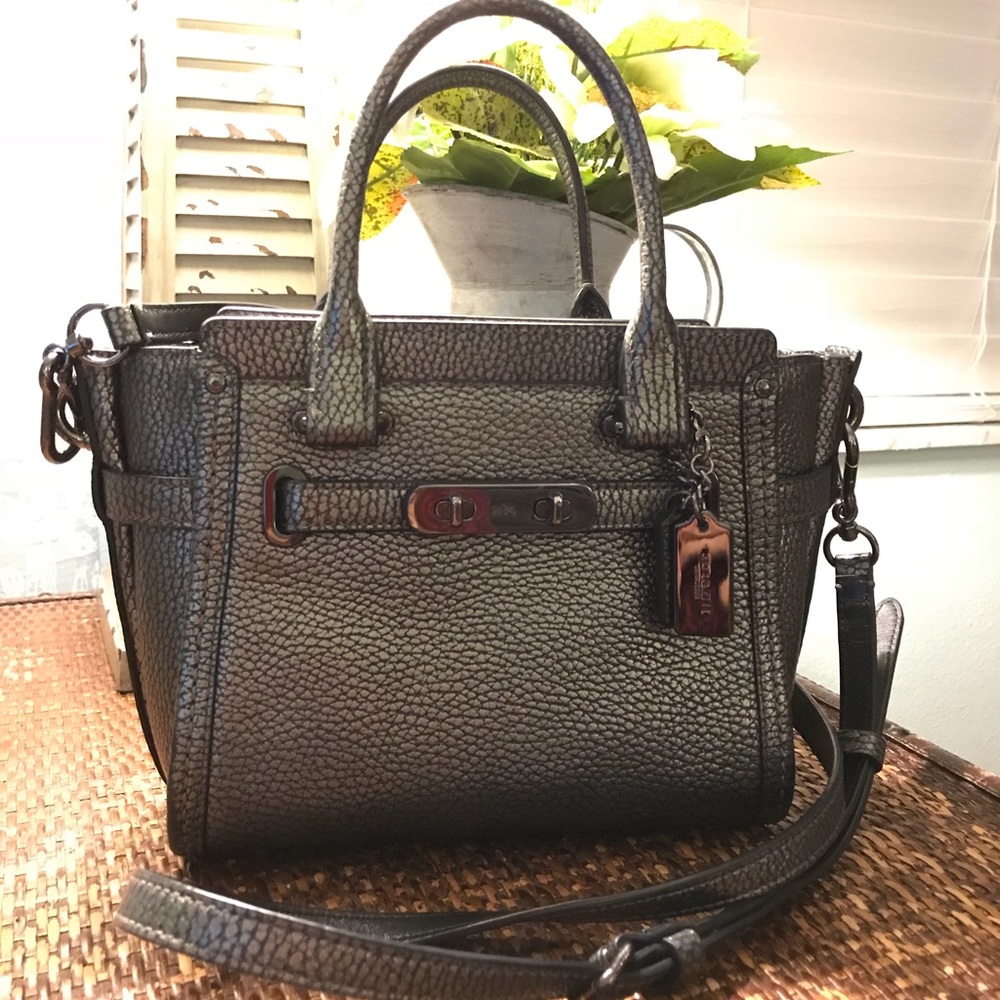 Coach Swagger 21” Pebble Leather Purse 👛