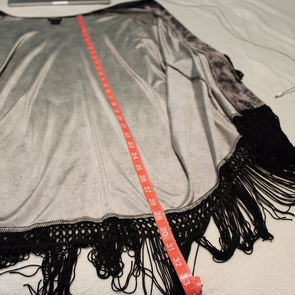 TORRID Gray Velvet Fringe Kimono Size 2/3 - Picture 4 of 8