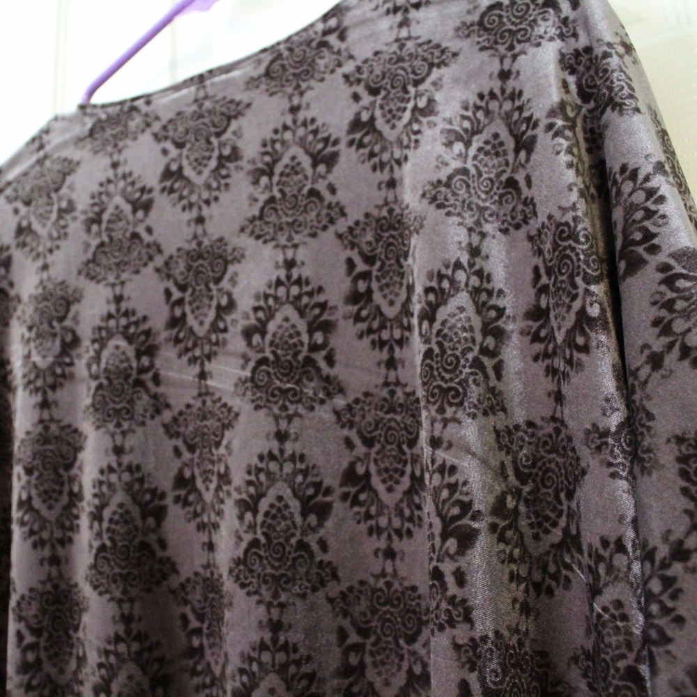 TORRID Gray Velvet Fringe Kimono Size 2/3 - Picture 8 of 8
