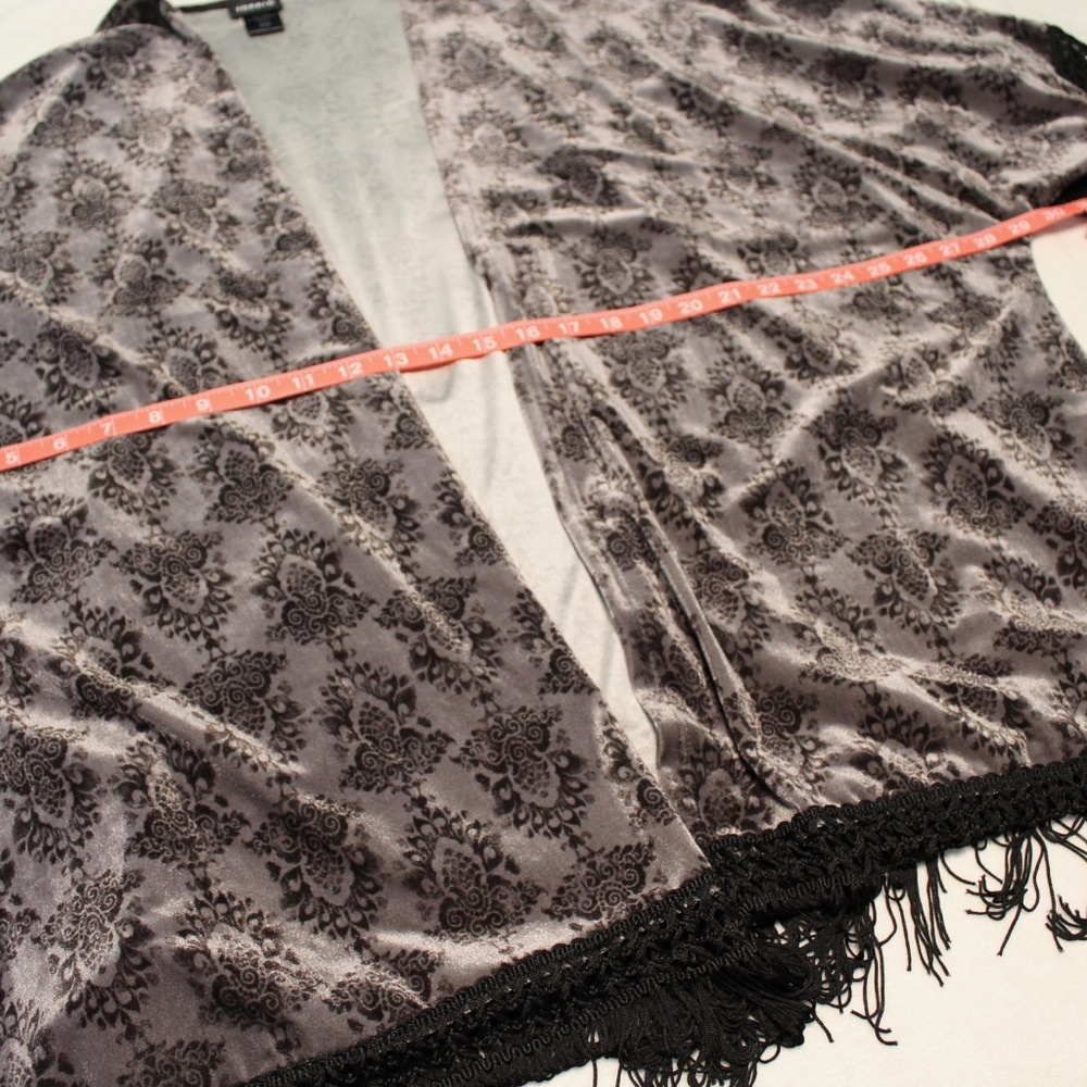 TORRID Gray Velvet Fringe Kimono Size 2/3 - Picture 5 of 8