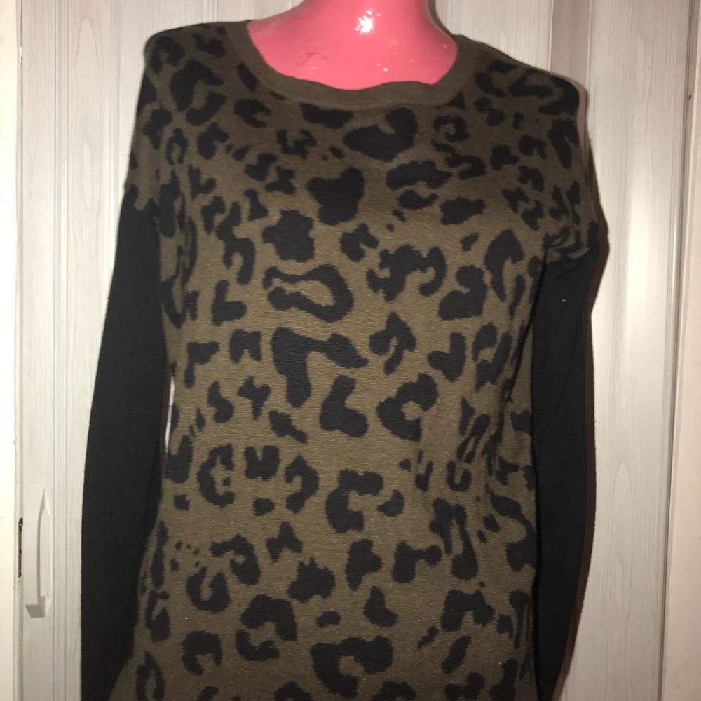 Knit sweater cheetah print