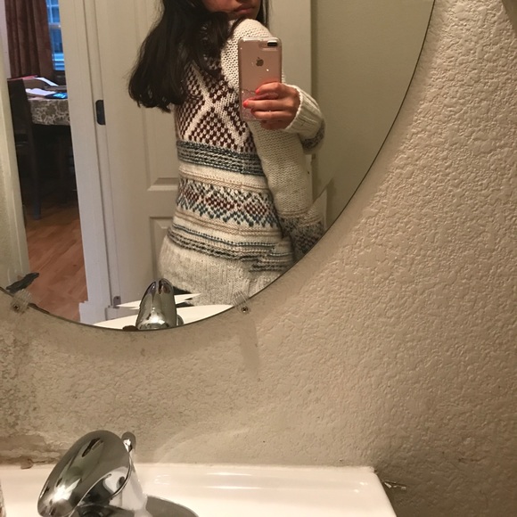 HOLLISTER SWEATER size small - Picture 3 of 3