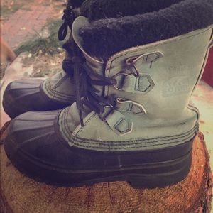 Sorel Caribou snow boots. Good condition!