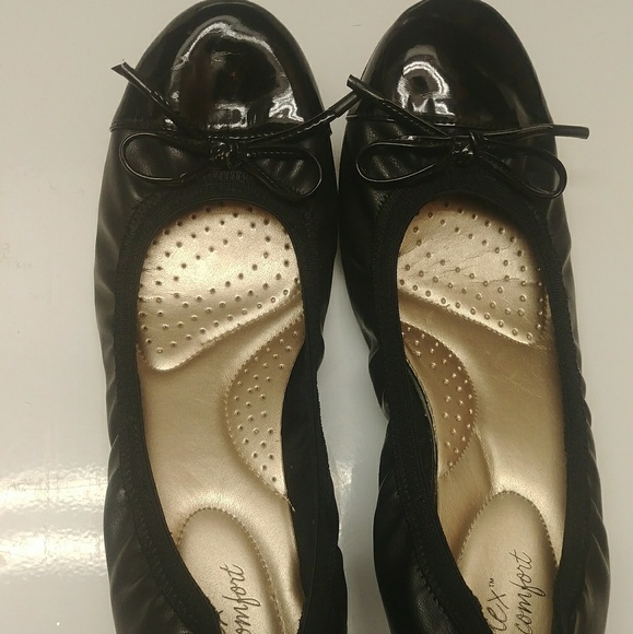 Black flats - Picture 1 of 2