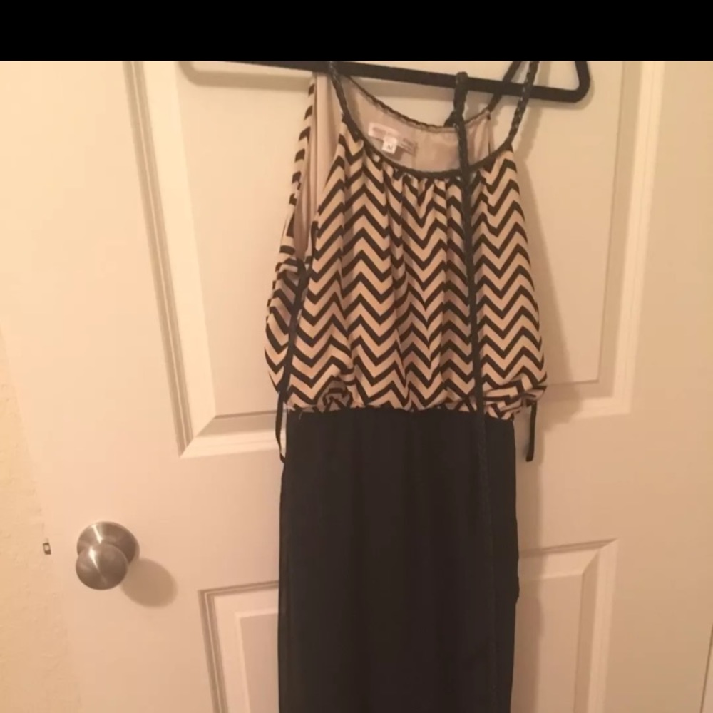 Pattern dress - Picture 1 of 3