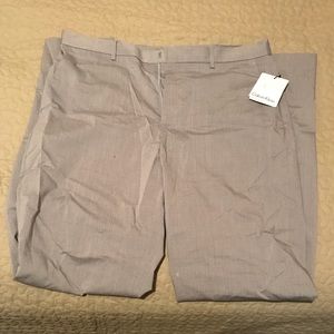 Selling a new pants because it’s to small.