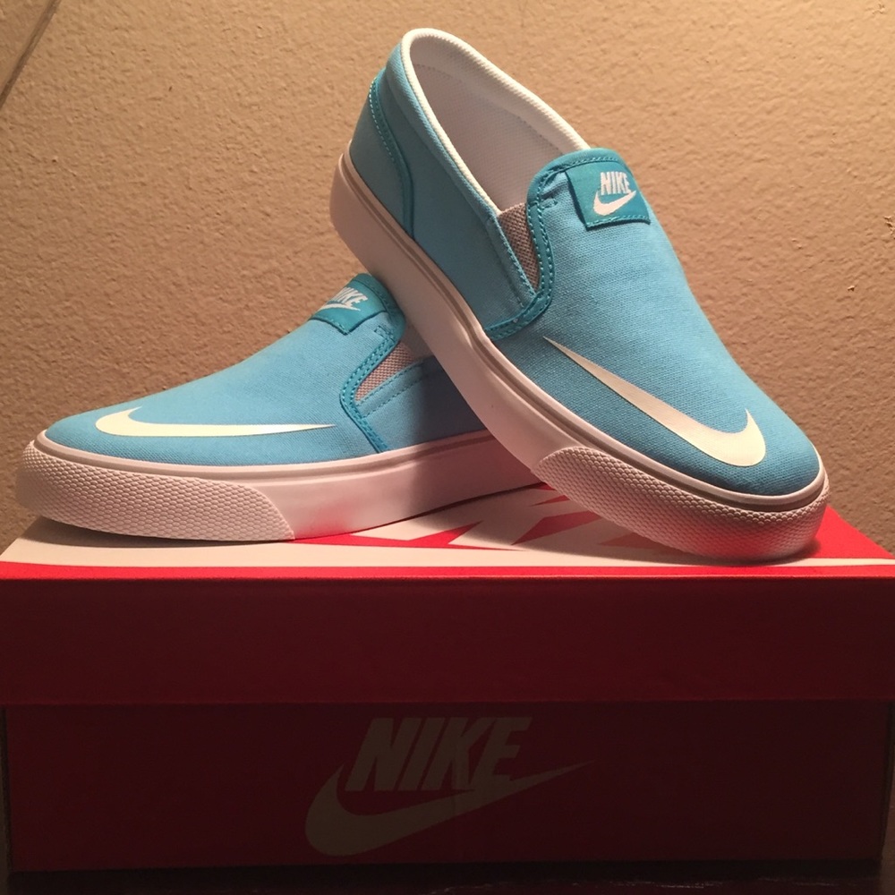 Nike Toki Slipon • Youth 6.5 • Approx women’s 8.5*