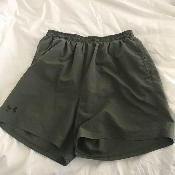 Under Armour short