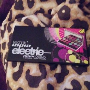 Lot of 3 shadow pallets