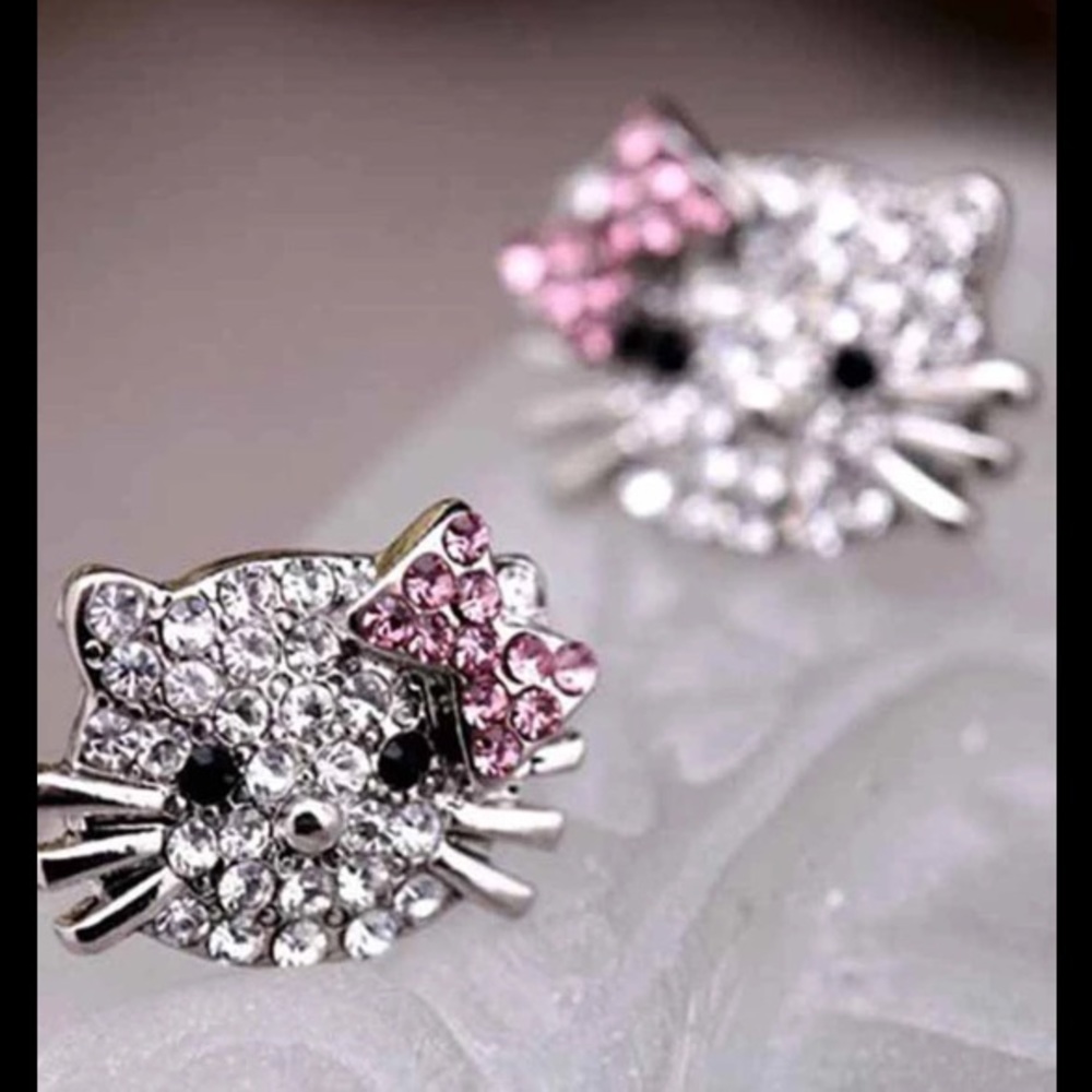🔥HelloKitty Hypoallergenic Silver Crystal Stud😻