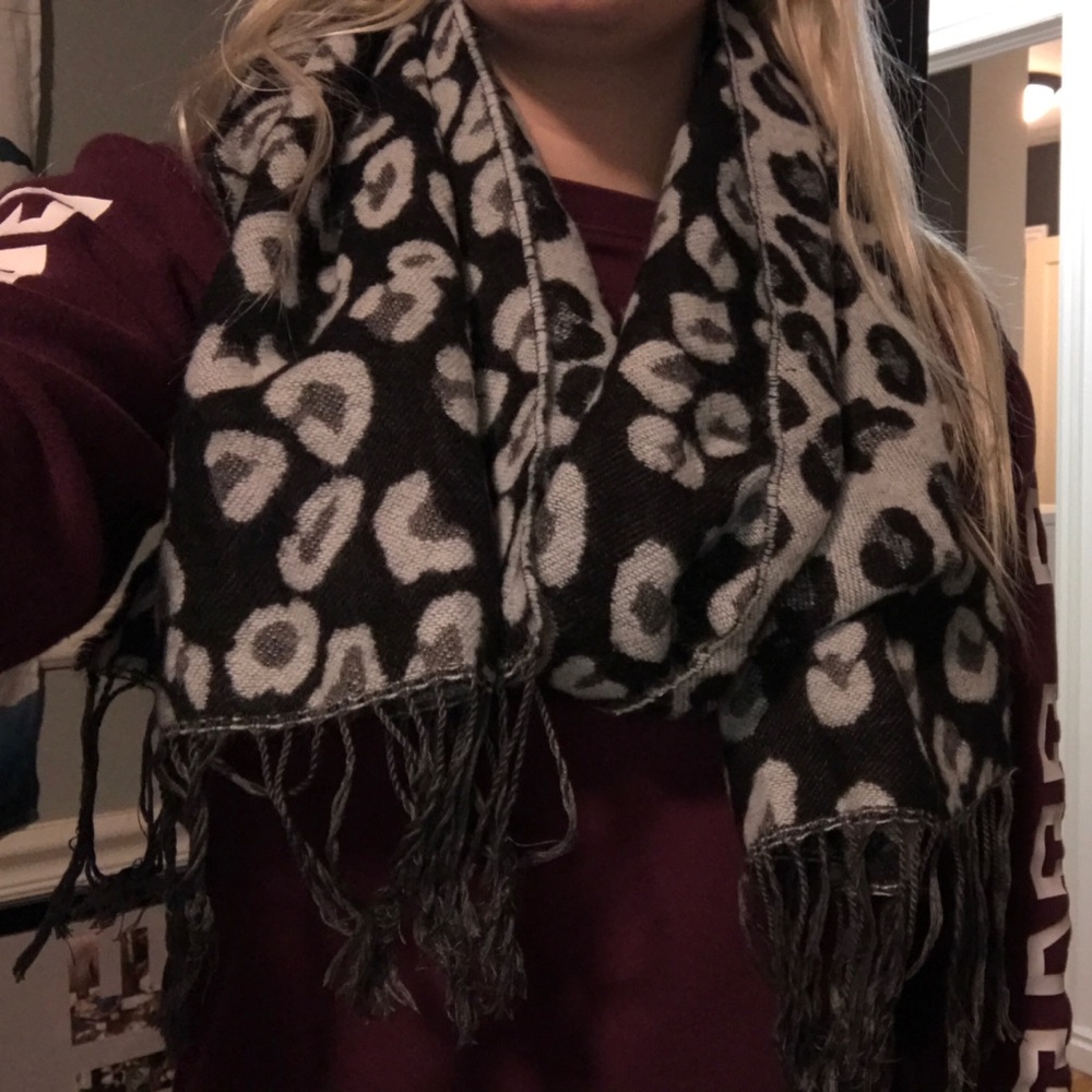 BP. Black & Grey Cheetah Scarf