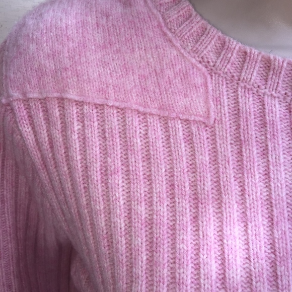 L.L.BEAN pink 100% merino ribbed sweater - Picture 3 of 5