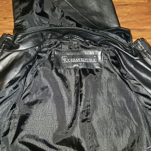 Boys Faux leather Black Bikers Jacket Size 4 - Picture 3 of 4