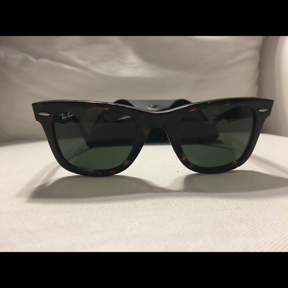 Brand new raybans! Never worn! 