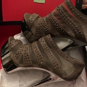 Wild Pair Litan Pump Heel platforms