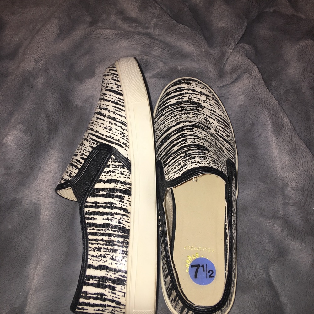 Black and white slip on shoes! GOOD AS NEW