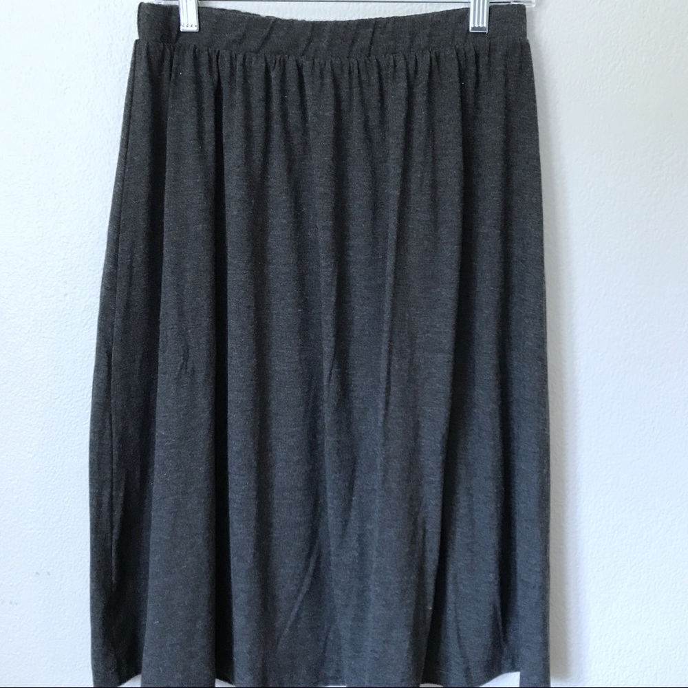 Flowy grey tshirt material skirt