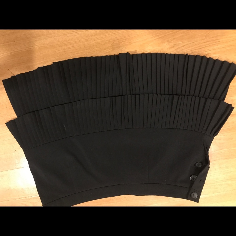 Skirt short black very cute!! Like new