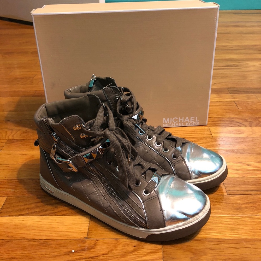 Sneakers