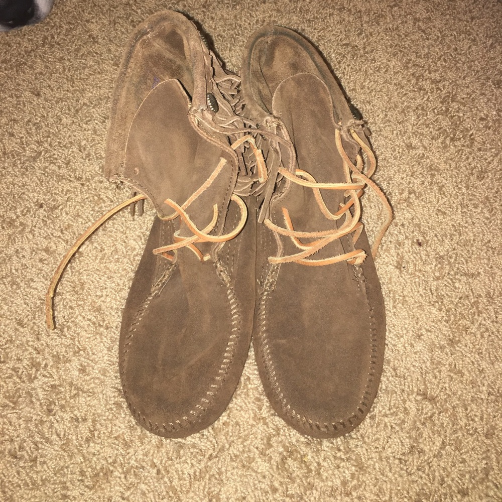 Brown suede fringe Minnetonka booties