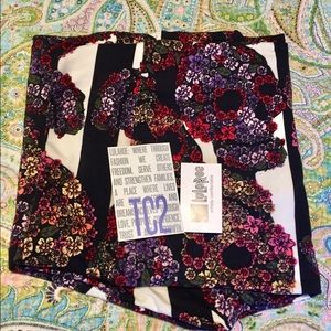 LuLaRoe TC2 Floral Skulls BNWT Leggings