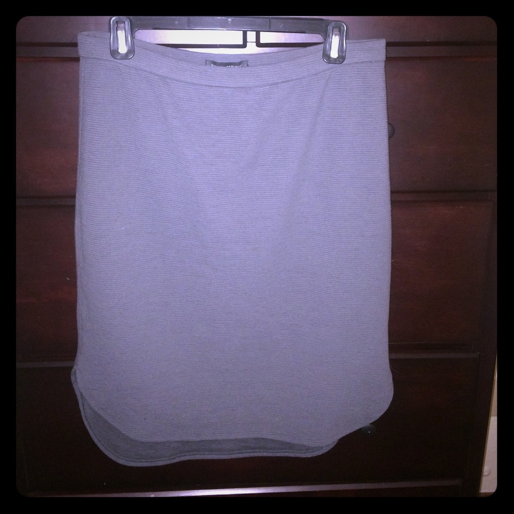 Grey Banana Republic pencil skirt w elastic waist