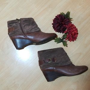CLARKS🌻 brown leather wedge boots🌻