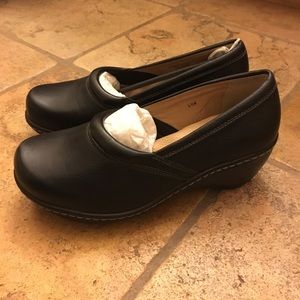 Black Softwalk leather shoes