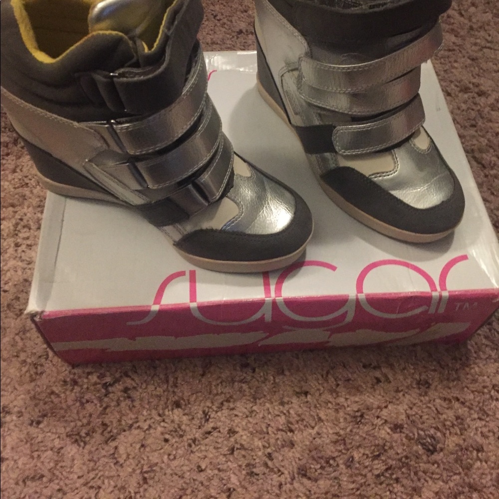 Wedge shoes very cute and trendy worn very little