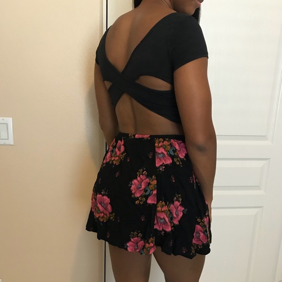 Brandy Melville Dresses & Skirts - Cute crop top and skirt set