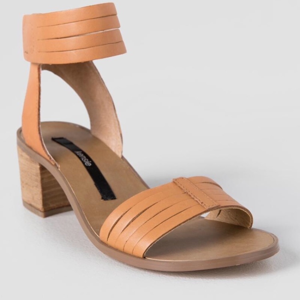 Kensie Heidi style block leather sandal size 6.5